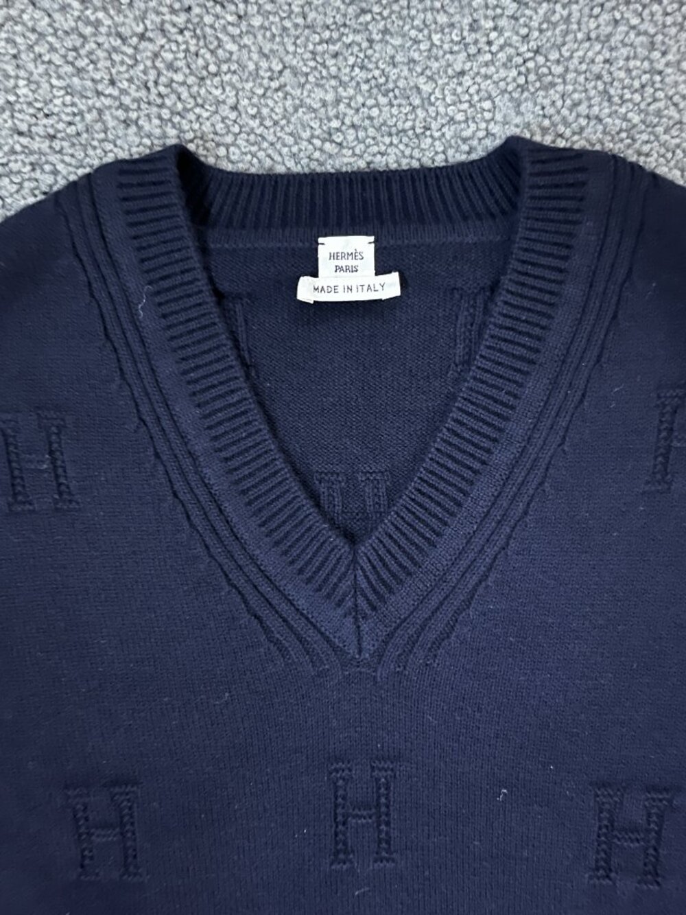 NWT Hermès Maille Voyage Merino Wool H Logo V-Neck Sweater in Bleu Noir Size 36 - Picture 6 of 11